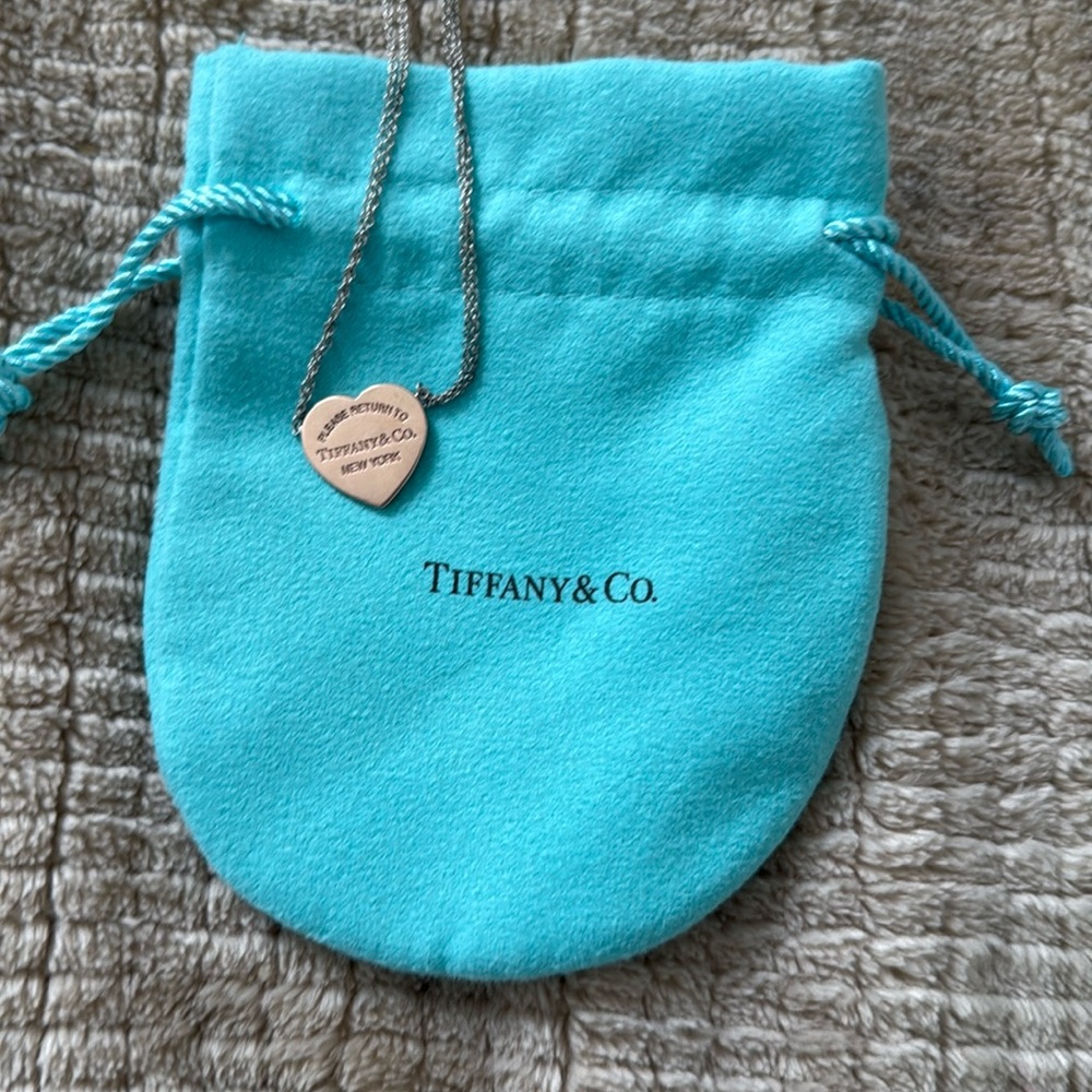 Return to tiffany rare discontinued metal heart necklace